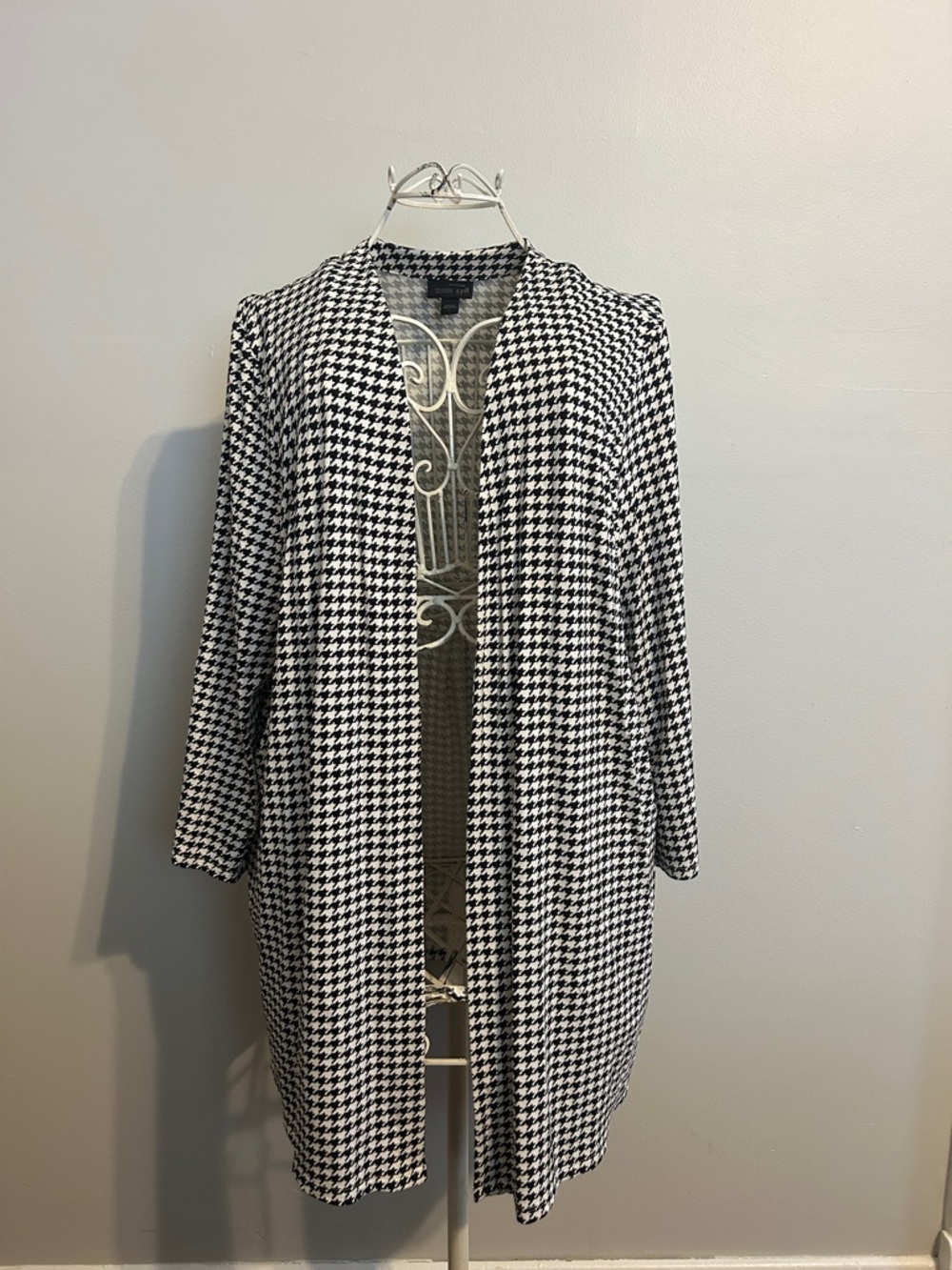J. Jill Black and White Houndstooth Open Front Top